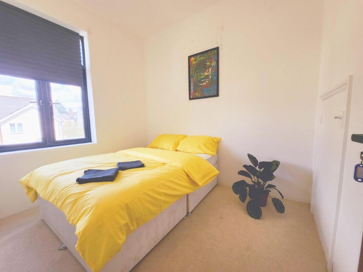 Urban Escape Ealing Hotel Londra Esterno foto